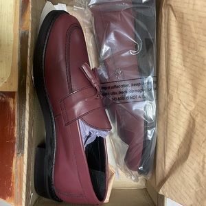 UO Men Tassle Loafers in Red Merlot size 9